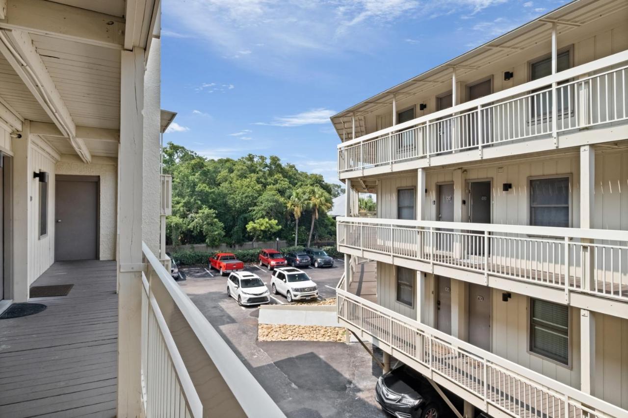 The Breakers #220 Beach Condo, Beautiful Ocean View At Coligny Beach, 4 N Forest Beach Drive Hilton Head, Walk To All Shops Restaurants, Renovated Jan 2024, Vacation Rental Hhi Llc هيلتون رئيس جزيرة المظهر الخارجي الصورة