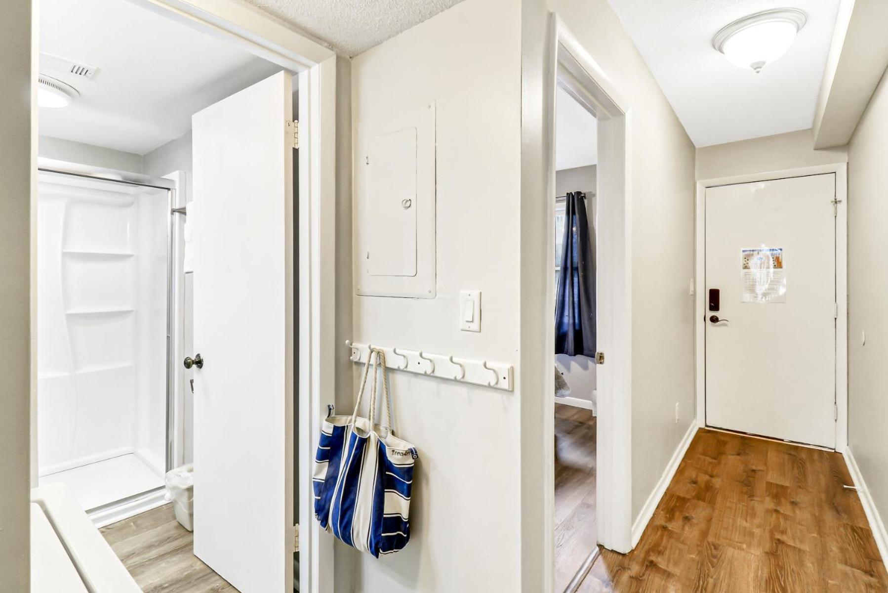 The Breakers #220 Beach Condo, Beautiful Ocean View At Coligny Beach, 4 N Forest Beach Drive Hilton Head, Walk To All Shops Restaurants, Renovated Jan 2024, Vacation Rental Hhi Llc هيلتون رئيس جزيرة المظهر الخارجي الصورة