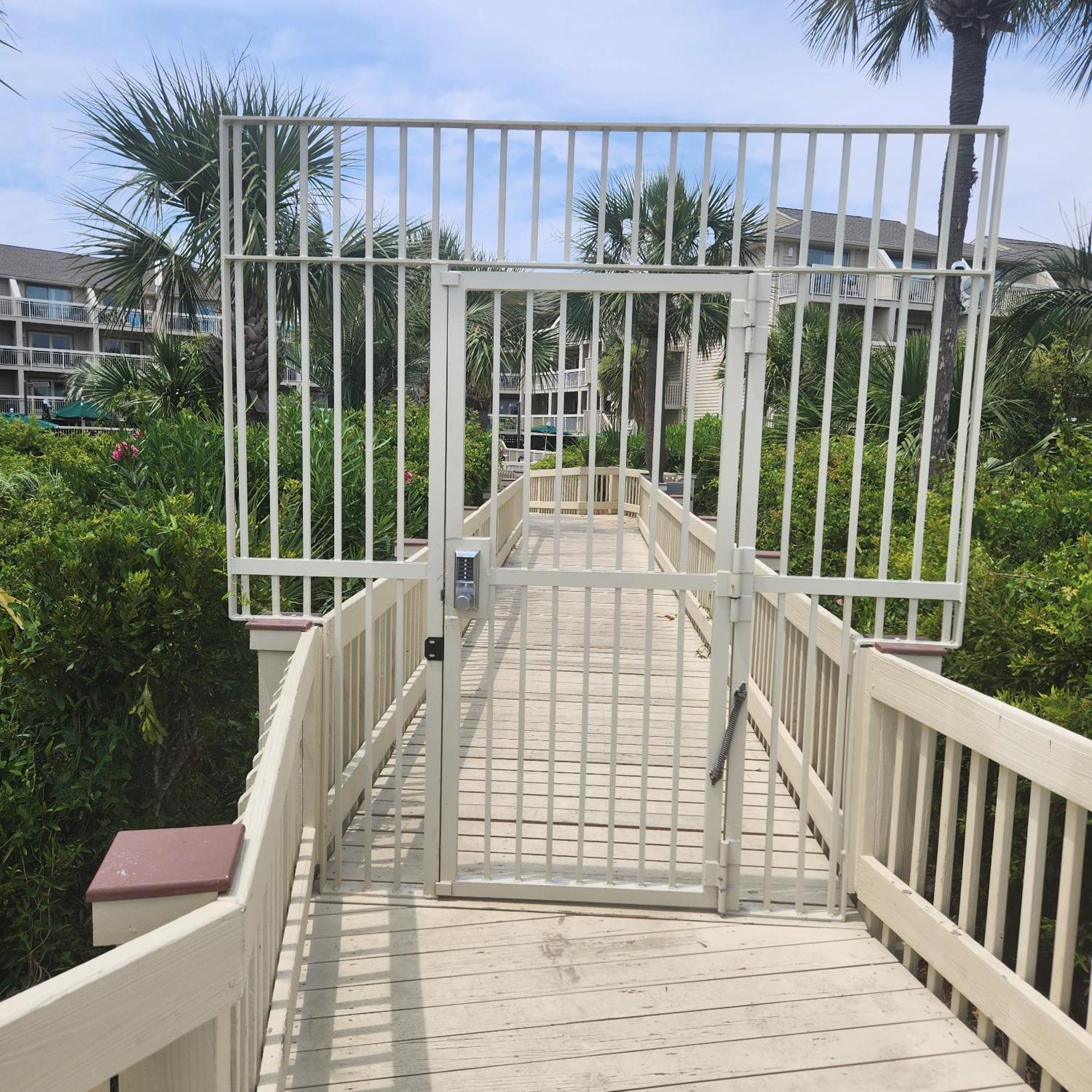 The Breakers #220 Beach Condo, Beautiful Ocean View At Coligny Beach, 4 N Forest Beach Drive Hilton Head, Walk To All Shops Restaurants, Renovated Jan 2024, Vacation Rental Hhi Llc هيلتون رئيس جزيرة الغرفة الصورة