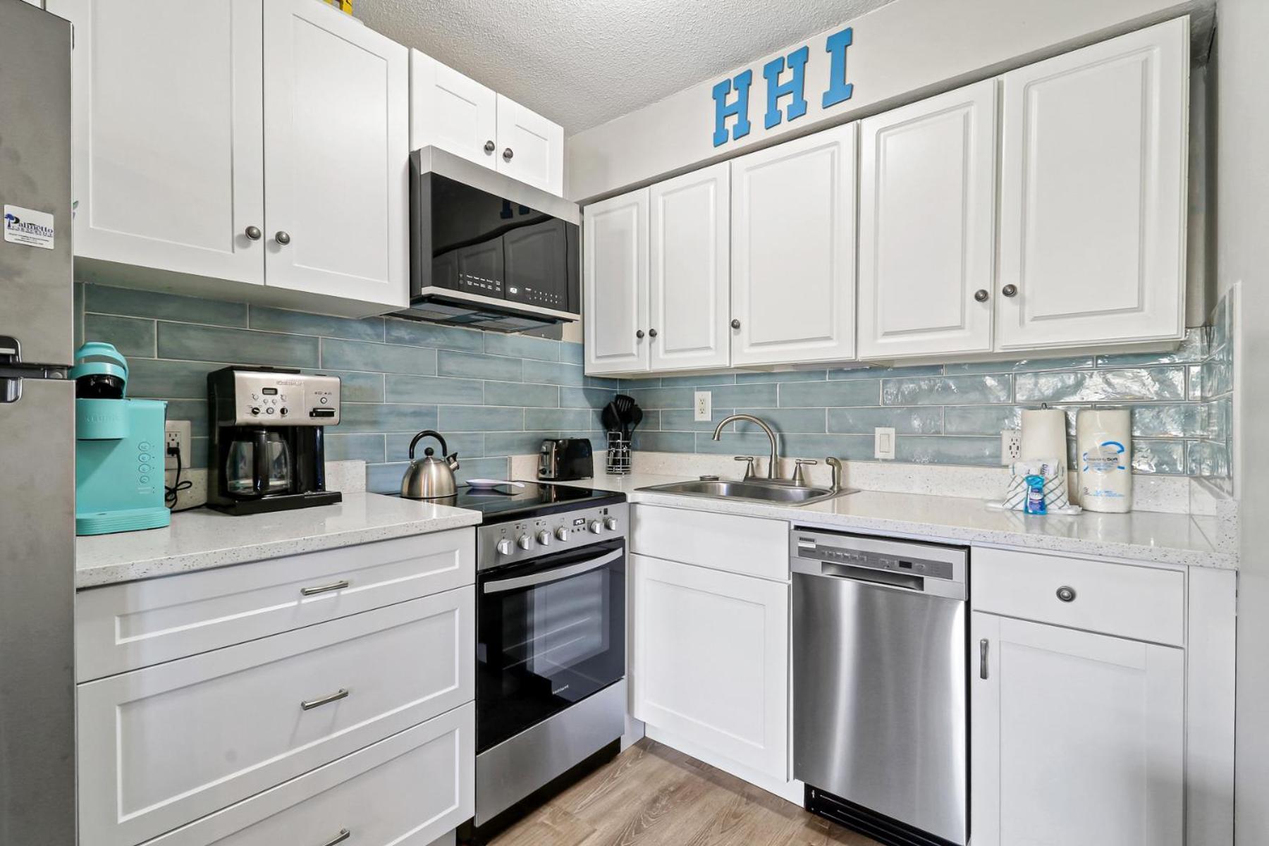 The Breakers #220 Beach Condo, Beautiful Ocean View At Coligny Beach, 4 N Forest Beach Drive Hilton Head, Walk To All Shops Restaurants, Renovated Jan 2024, Vacation Rental Hhi Llc هيلتون رئيس جزيرة المظهر الخارجي الصورة