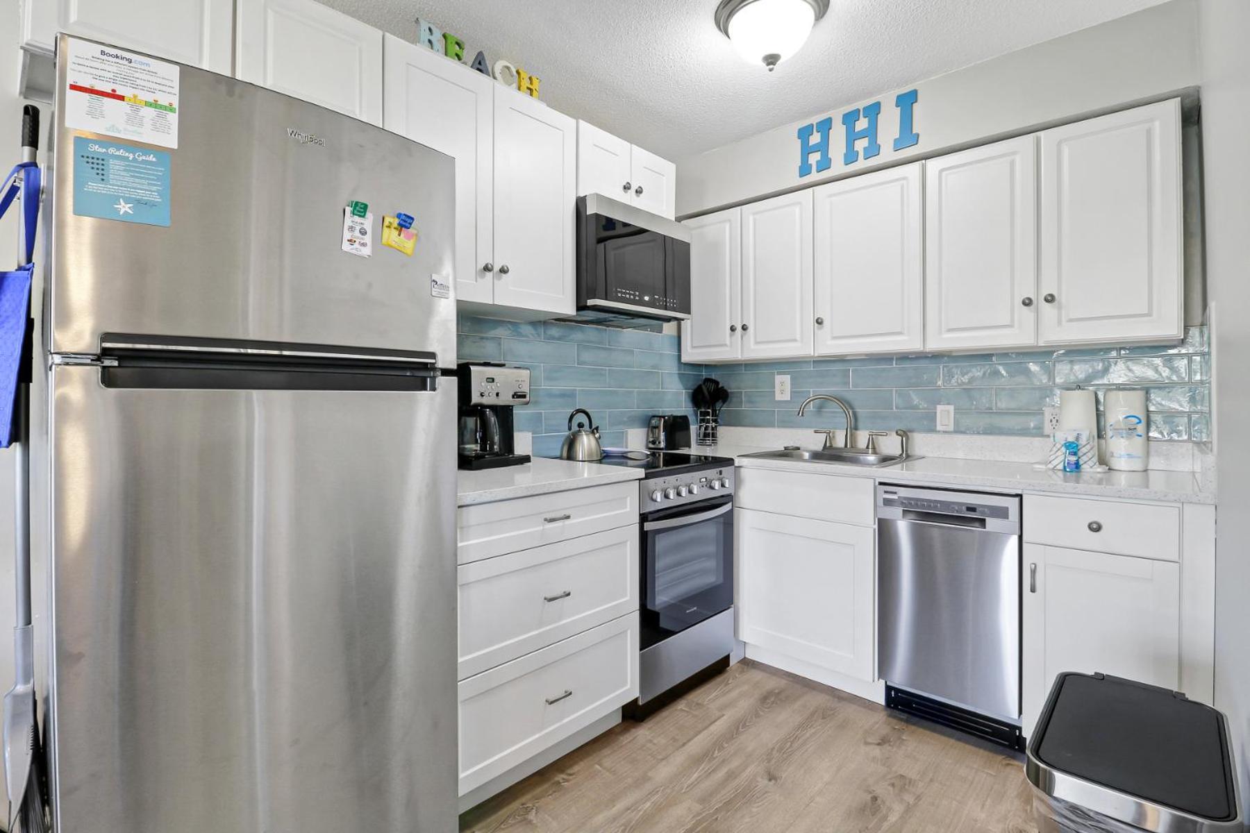 The Breakers #220 Beach Condo, Beautiful Ocean View At Coligny Beach, 4 N Forest Beach Drive Hilton Head, Walk To All Shops Restaurants, Renovated Jan 2024, Vacation Rental Hhi Llc هيلتون رئيس جزيرة المظهر الخارجي الصورة