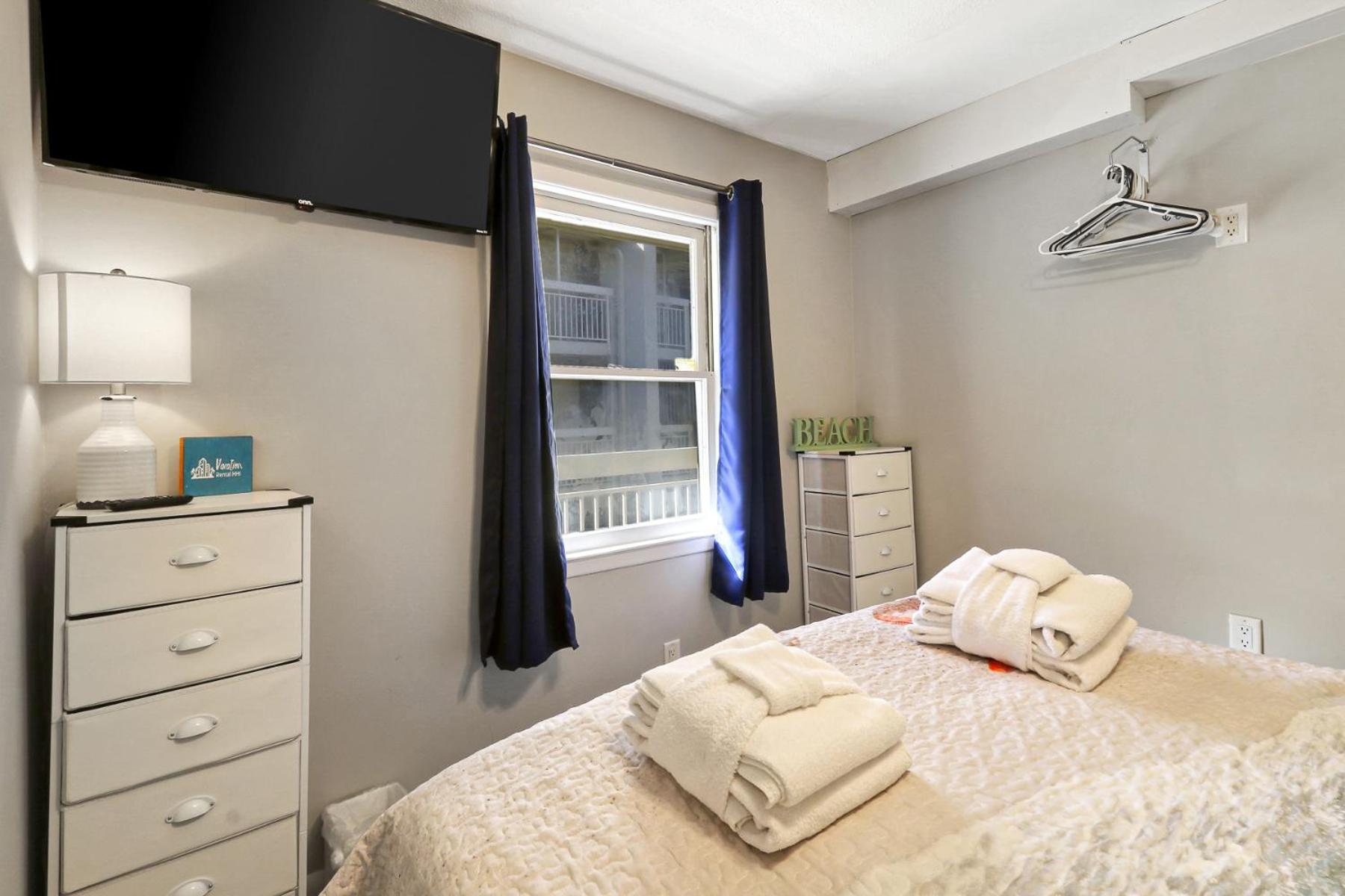 The Breakers #220 Beach Condo, Beautiful Ocean View At Coligny Beach, 4 N Forest Beach Drive Hilton Head, Walk To All Shops Restaurants, Renovated Jan 2024, Vacation Rental Hhi Llc هيلتون رئيس جزيرة المظهر الخارجي الصورة