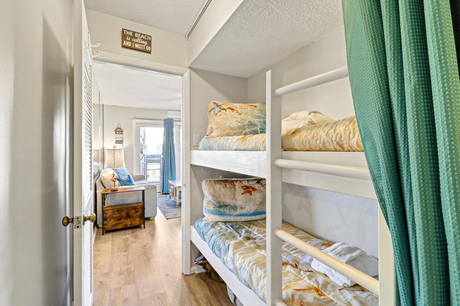 The Breakers #220 Beach Condo, Beautiful Ocean View At Coligny Beach, 4 N Forest Beach Drive Hilton Head, Walk To All Shops Restaurants, Renovated Jan 2024, Vacation Rental Hhi Llc هيلتون رئيس جزيرة المظهر الخارجي الصورة